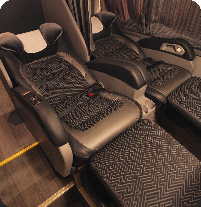 Poltrona Cabine Cama com apoio para pernas e controles laterais